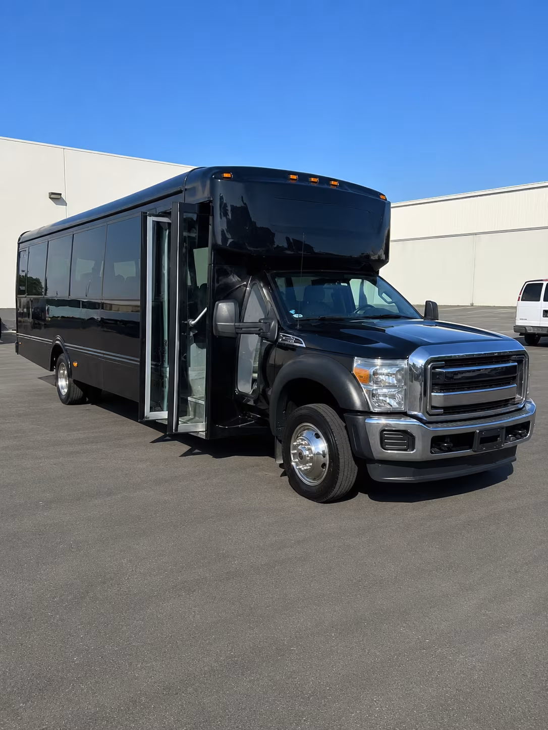Jersey City Birthday, Sweet 16, & Quinceañera Transportation party bus exterior